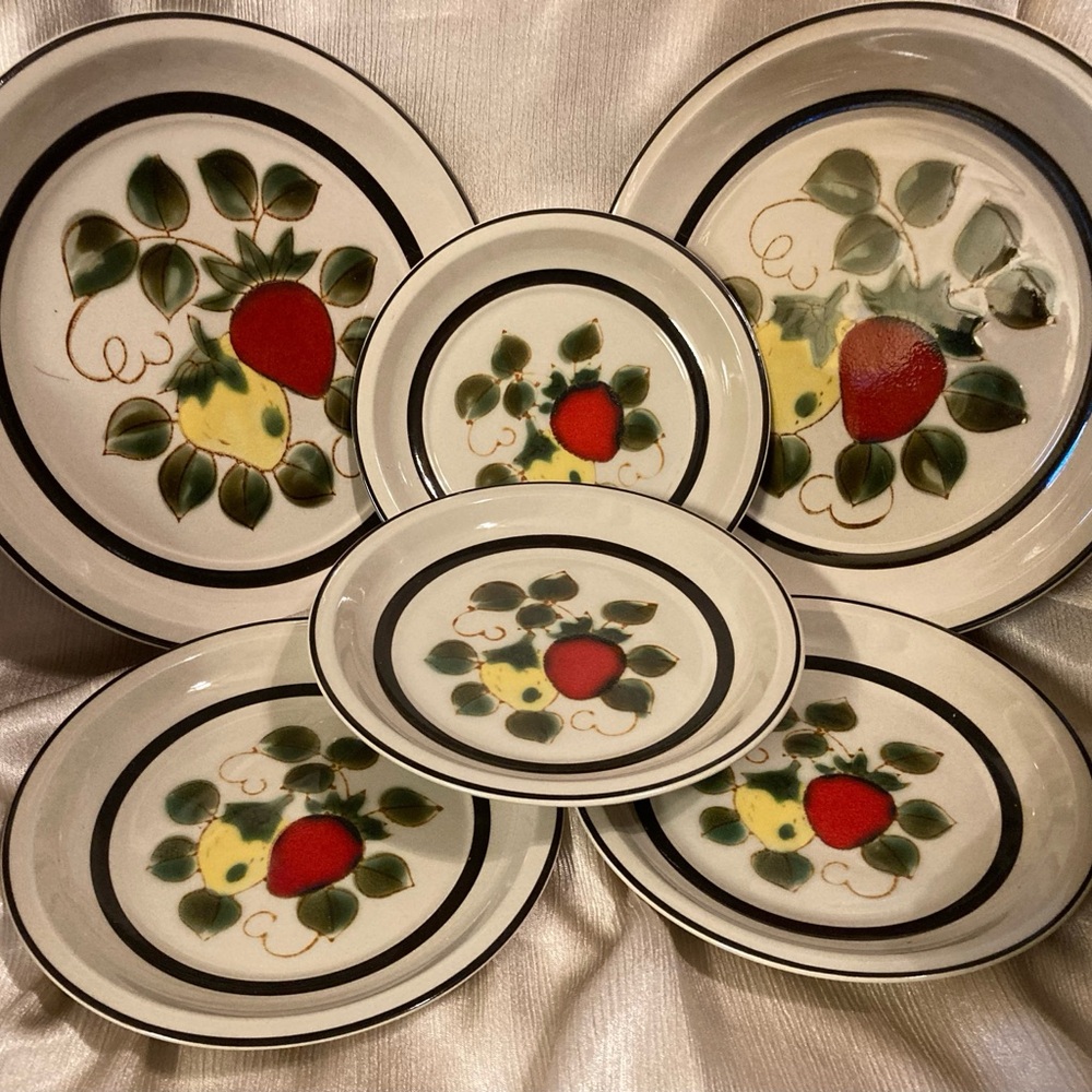 Elegant Fruit Design Dinnerware Set